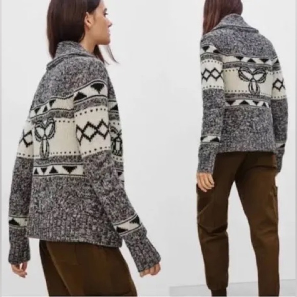 ARITZIA TNA SEA TO SKY 100% lambswool grey  button up sweater (M)